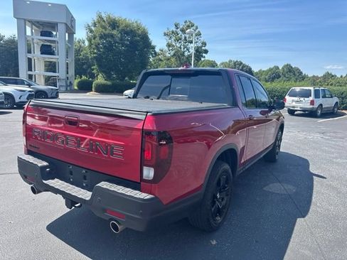 Used 2025 Honda Ridgeline Black Edition image 4