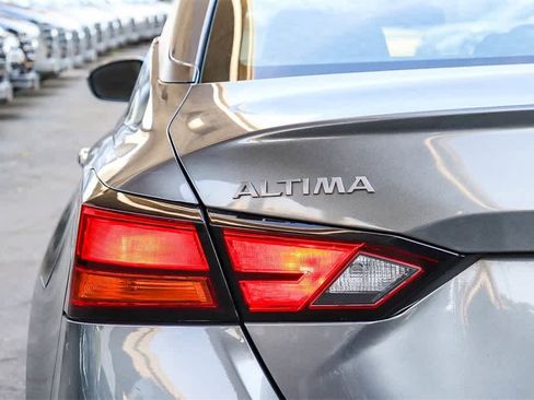 Used 2024 Nissan Altima 2.5 SV image 9