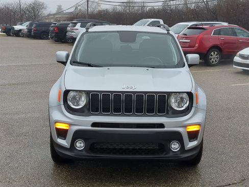 Used 2019 Jeep Renegade Latitude w/ Cold Weather Group image 17