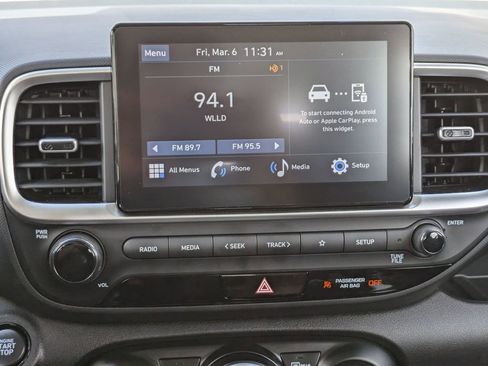 Used 2025 Hyundai Venue SEL image 17