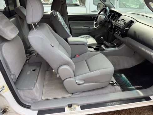 Used 2010 Toyota Tacoma 4x4 Access Cab image 8