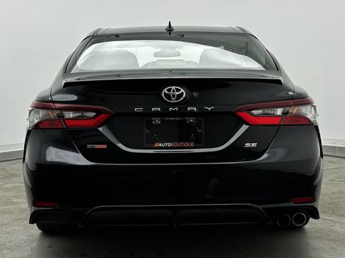 Used 2021 Toyota Camry SE image 6