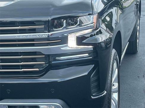 Used 2021 Chevrolet Silverado 1500 High Country w/ Technology Package image 10