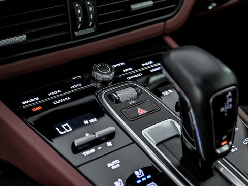 Used 2022 Porsche Cayenne Coupe image 39