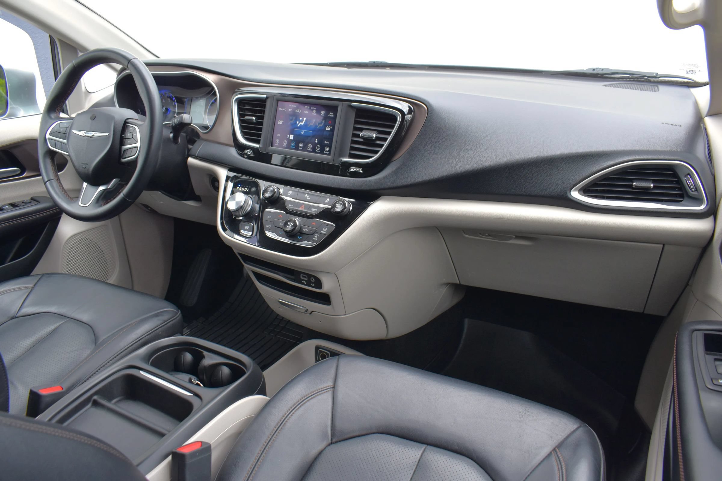 Used 2018 Chrysler Pacifica Touring-L FWD image 52