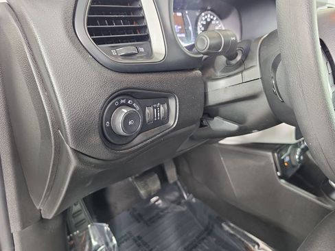 Used 2023 Jeep Renegade Latitude AWD/4WD image 11