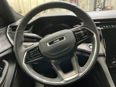 Used 2023 Jeep Grand Cherokee Overland AWD/4WD image 20