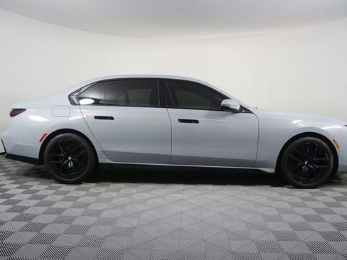 Certified 2023 BMW 740i image 2