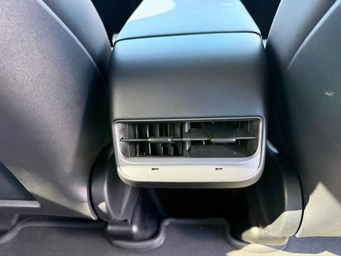 Used 2023 Tesla Model Y Performance image 31