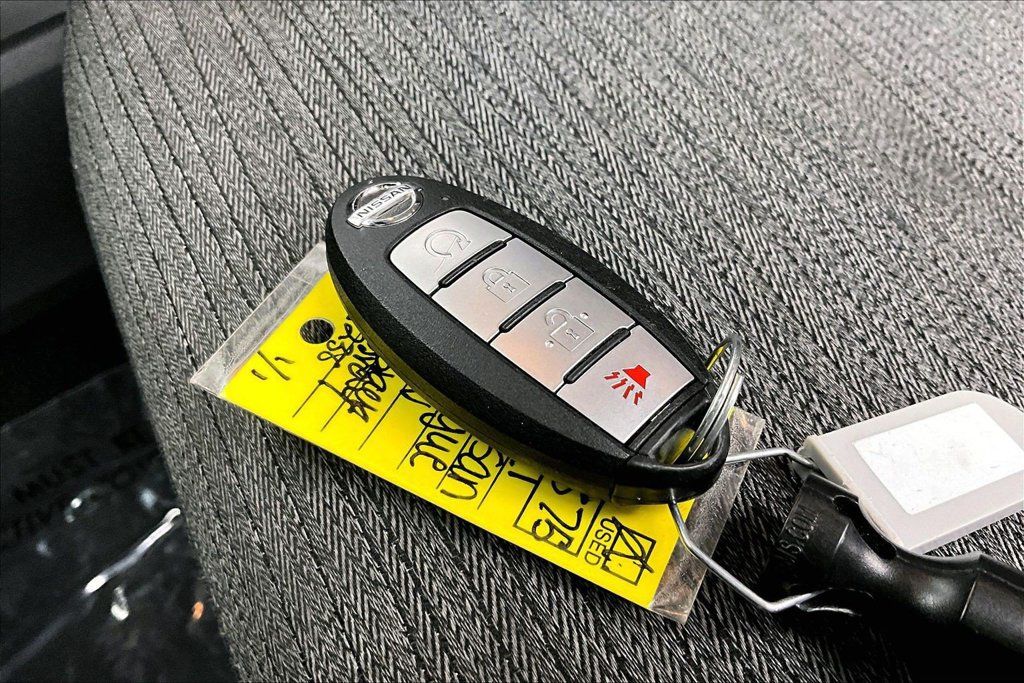Used 2021 Nissan Rogue SV FWD image 11