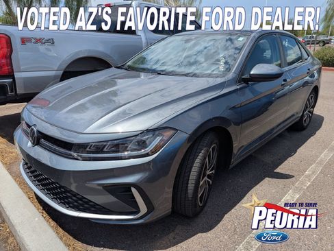 Used 2025 Volkswagen Jetta SE FWD image 1