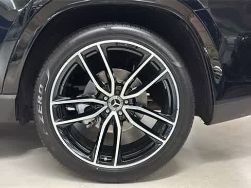 Used 2024 Mercedes-Benz GLS 580 4MATIC image 13