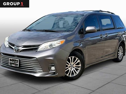 Used 2018 Toyota Sienna XLE Premium image 1