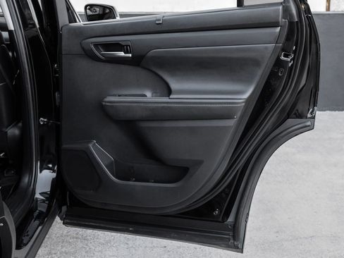 Used 2021 Toyota Highlander XLE image 56