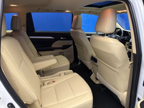Used 2019 Toyota Highlander XLE image 29