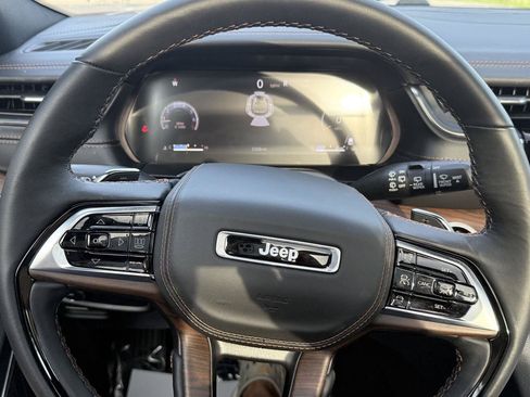 Used 2025 Jeep Grand Cherokee Summit AWD/4WD image 48