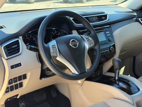 Used 2016 Nissan Rogue S FWD image 10