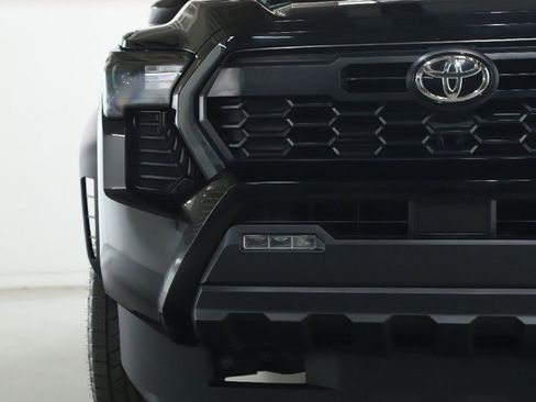 Used 2025 Toyota Tacoma TRD Off-Road AWD/4WD image 6