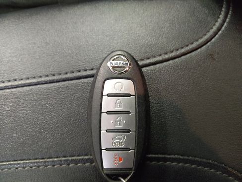 Used 2018 Nissan Rogue SV FWD image 32
