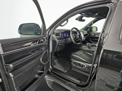 Used 2022 Jeep Wagoneer Series I AWD/4WD image 18