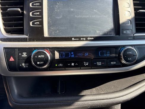 Used 2017 Toyota Highlander SE AWD/4WD image 17