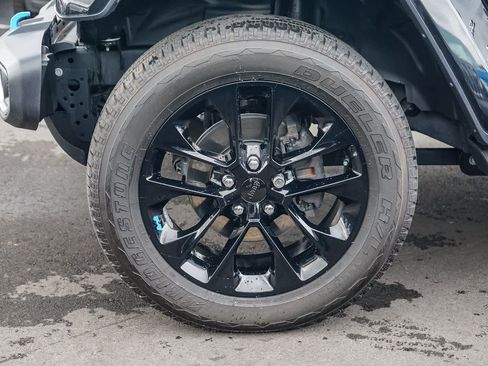 Used 2023 Jeep Wrangler Sahara image 9