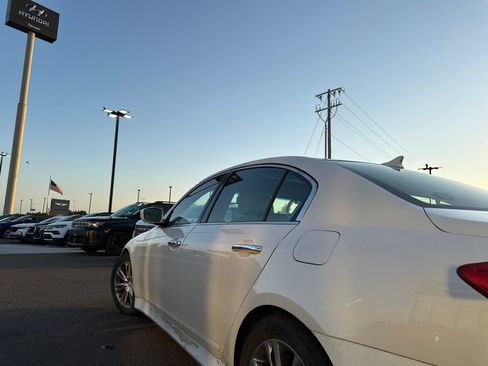Used 2013 Hyundai Genesis 3.8 w/ Premium Pkg RWD image 12