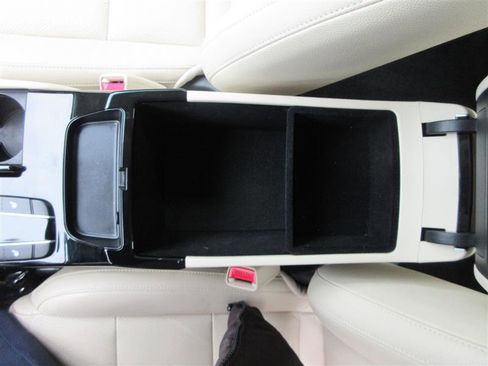 Used 2019 Kia Cadenza Premium image 15