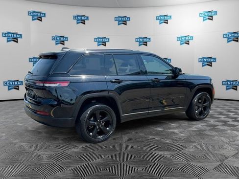 Used 2023 Jeep Grand Cherokee Altitude AWD/4WD image 6