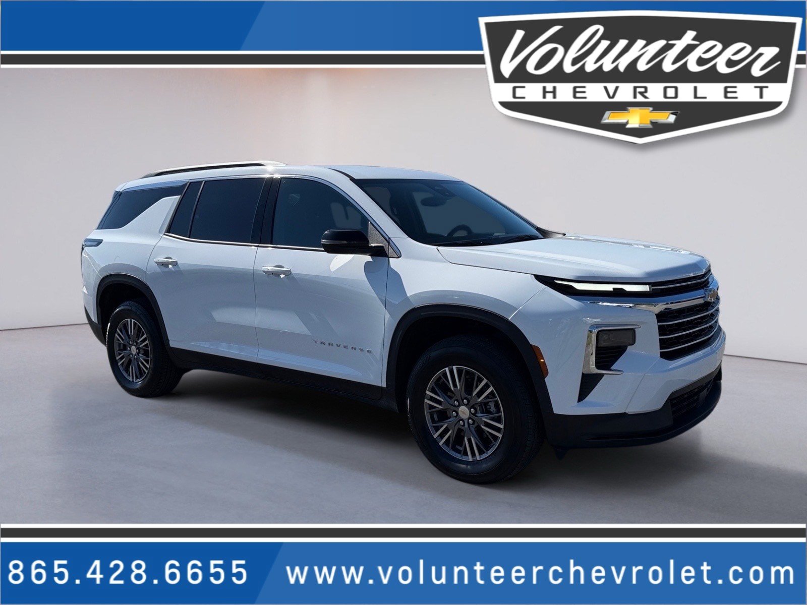 Used 2026 Chevrolet Traverse LT FWD image 1