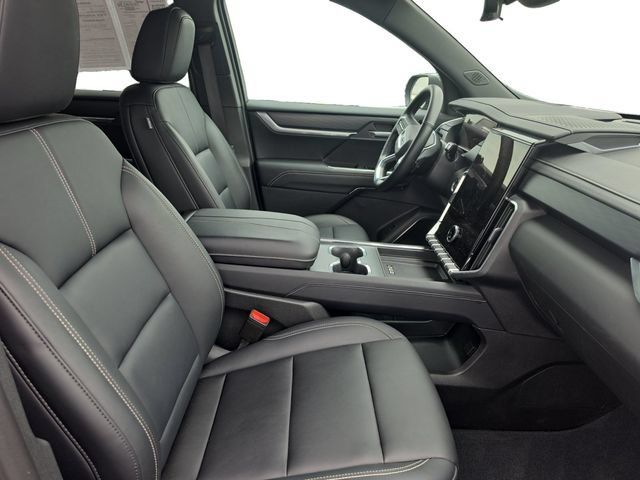 Used 2026 GMC Acadia Elevation w/ Elevation Premium Package FWD image 17