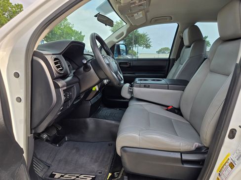 Used 2017 Toyota Tundra SR RWD image 9