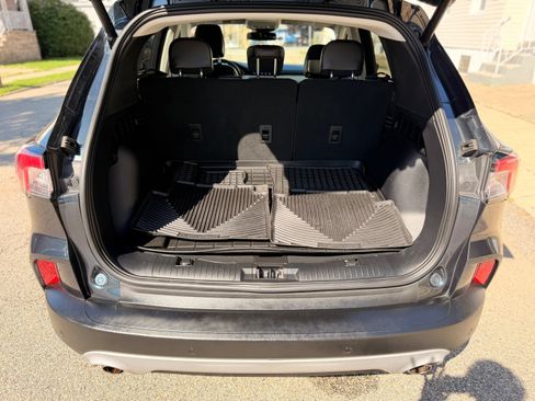 Used 2022 Ford Escape Titanium w/ Titanium Premium Package FWD image 8