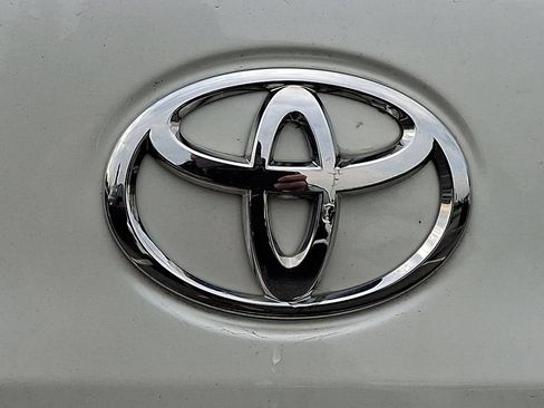 Used 2023 Toyota Corolla Cross L AWD/4WD image 11