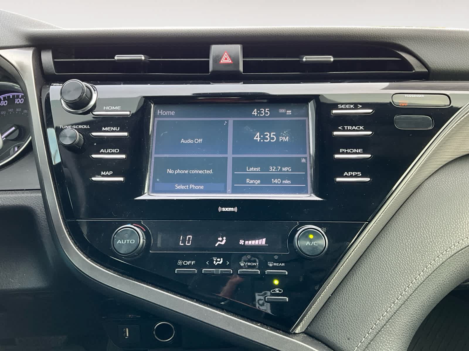 Used 2020 Toyota Camry SE FWD image 13