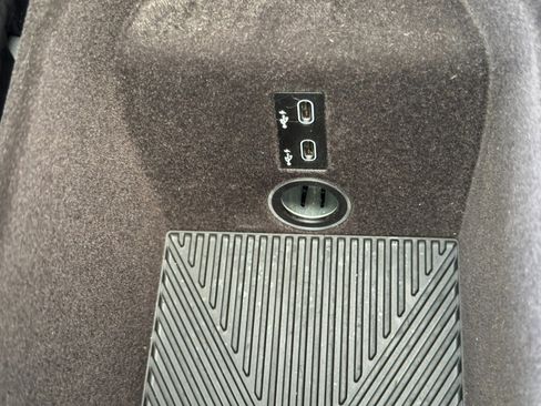 Used 2023 BMW 740i RWD image 35
