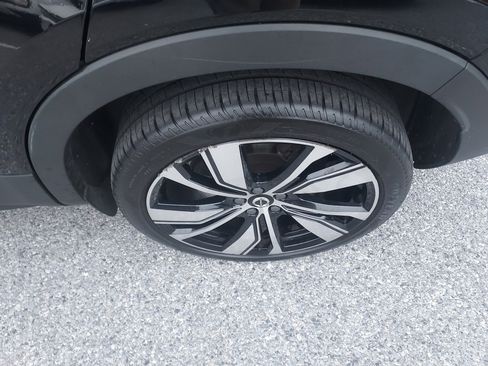 Used 2021 Volvo XC40 P8 Recharge image 10