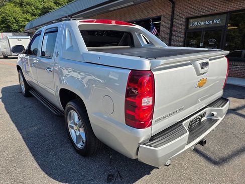 Used 2013 Chevrolet Avalanche LTZ AWD/4WD image 4
