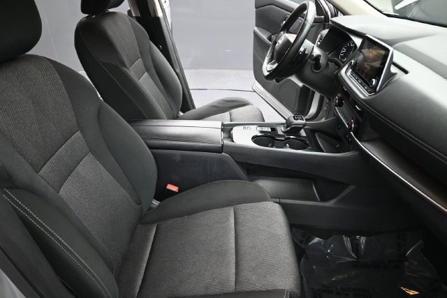 Used 2025 Nissan Rogue SV FWD image 20