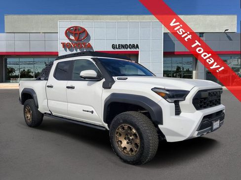 Used 2025 Toyota Tacoma Trailhunter image 1