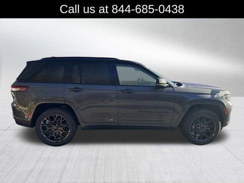 New 2025 Jeep Grand Cherokee Summit image 4