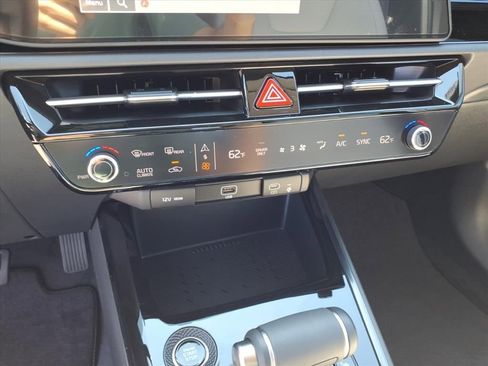 New 2025 Kia Niro EX image 23