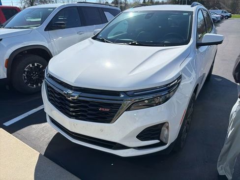 Used 2023 Chevrolet Equinox RS image 2