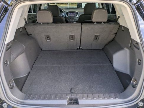 Used 2024 GMC Terrain SLE image 18