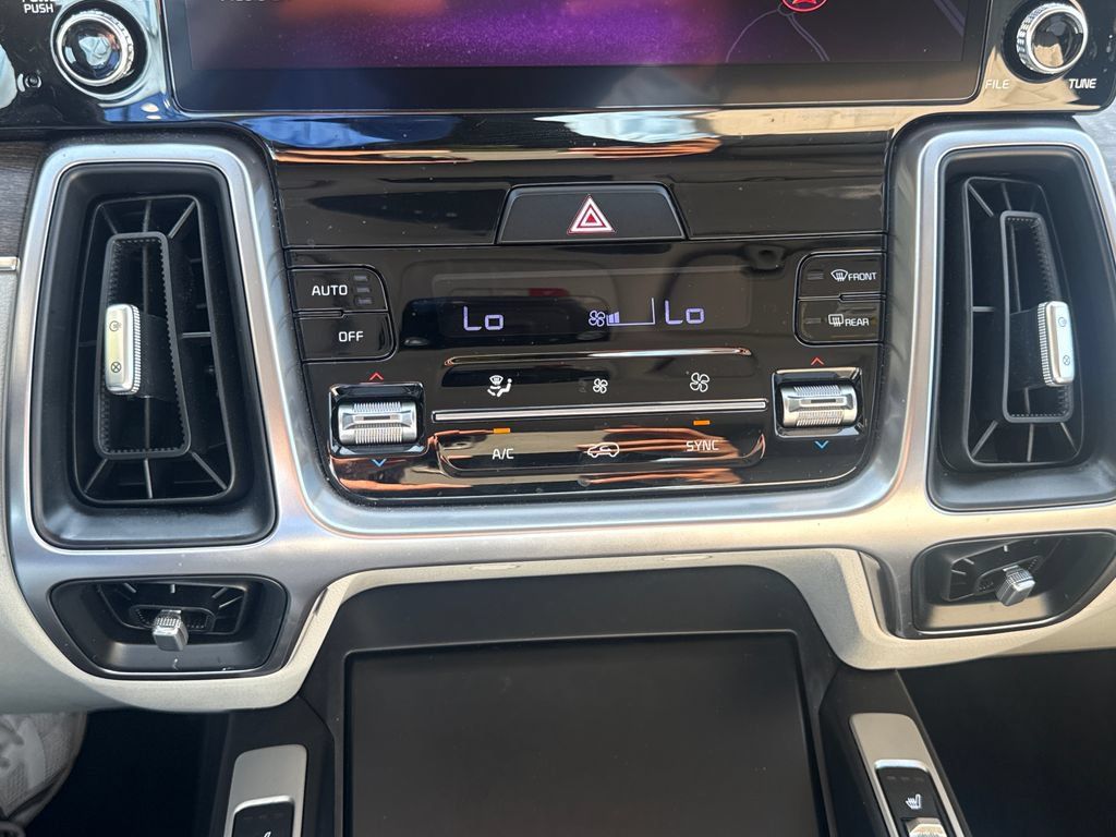 Used 2023 Kia Sorento EX w/ Panoramic Sunroof Package FWD image 24