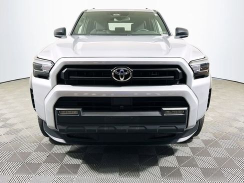 Used 2025 Toyota 4Runner SR5 AWD/4WD image 4