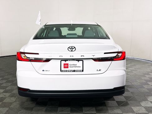 Used 2025 Toyota Camry LE image 4