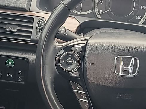 Used 2017 Honda Accord Touring image 25