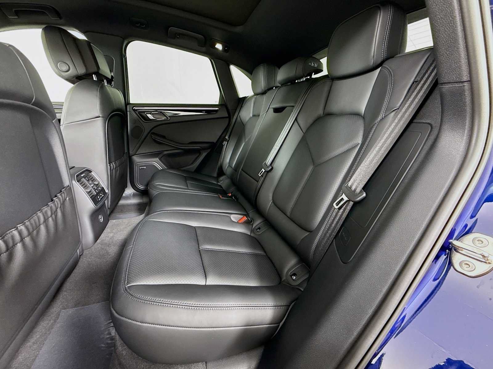 Used 2026 Porsche Macan AWD/4WD image 24
