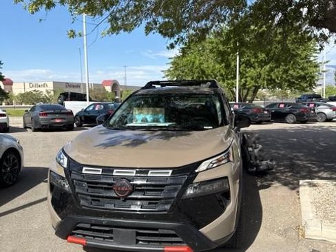 Used 2025 Nissan Rogue SV AWD/4WD image 3